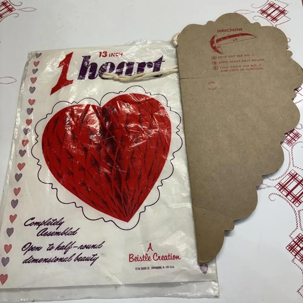 Vtg 70s Beistle honeycomb heart valentine decor